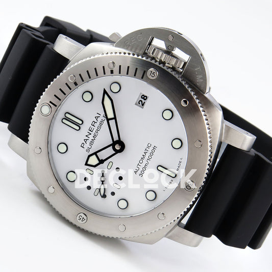 Panerai Submersible Bianco PAM02223 White Black Rubber VSF P900 replica - full watch angle