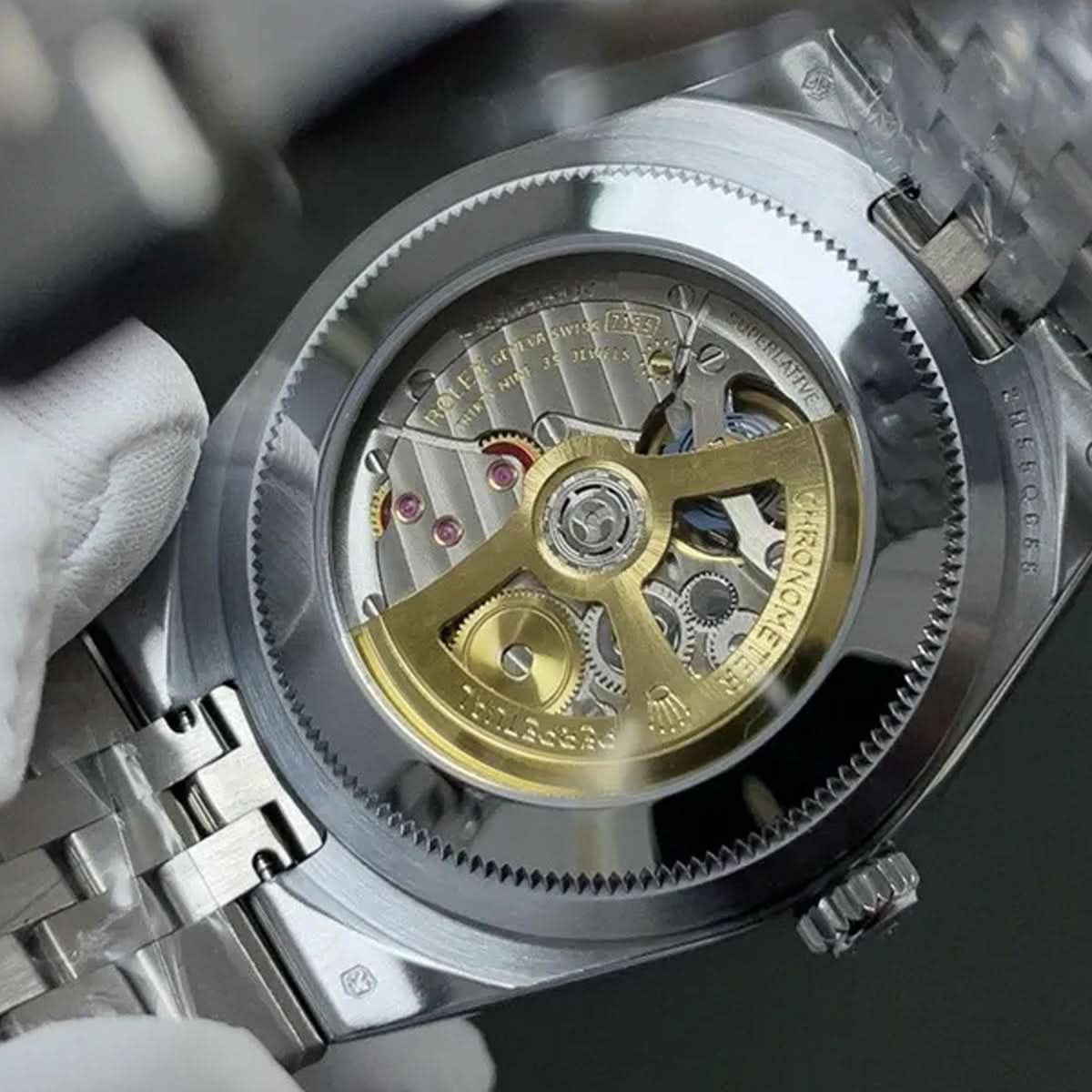 Land-Dweller 40mm 127334 WG in White Dial