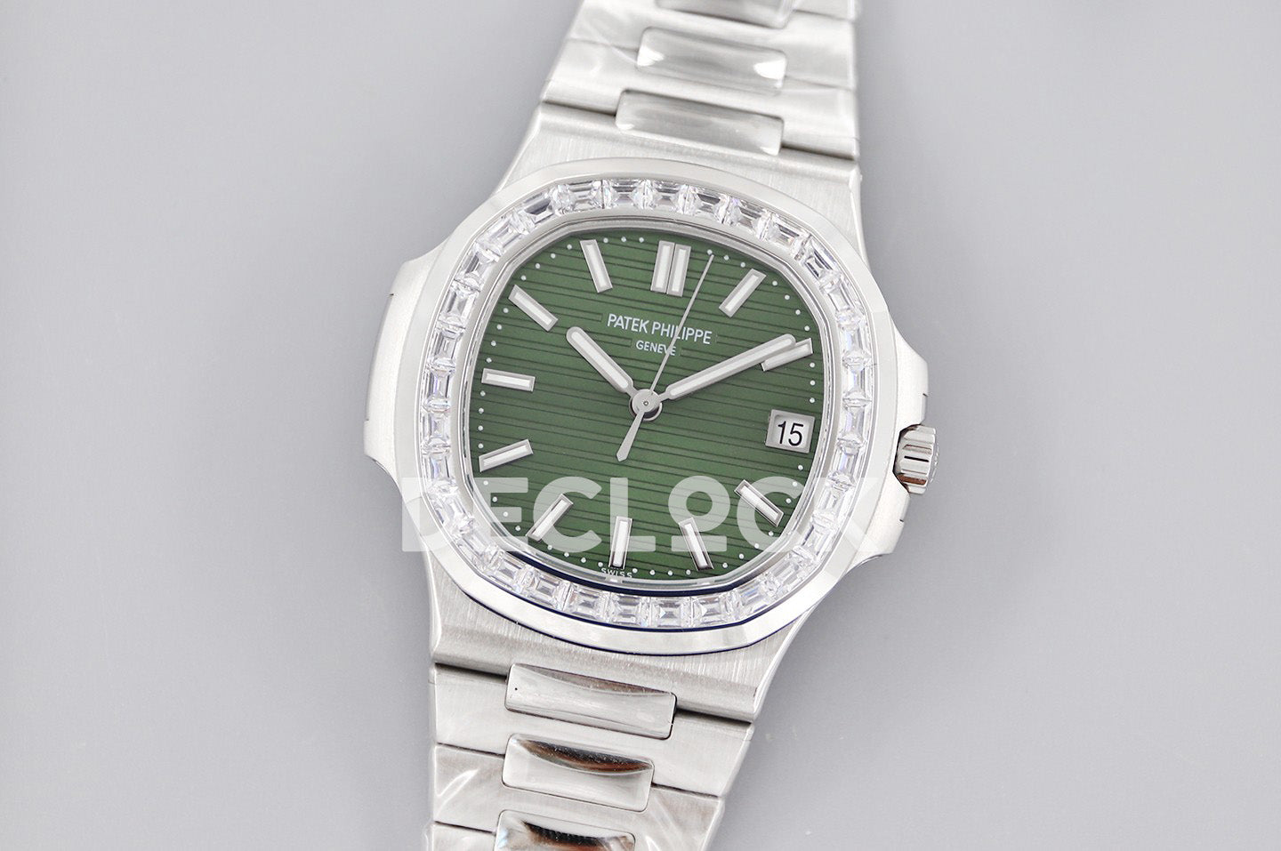 Nautilus 5711/1A Green Dial Diamond Bezel