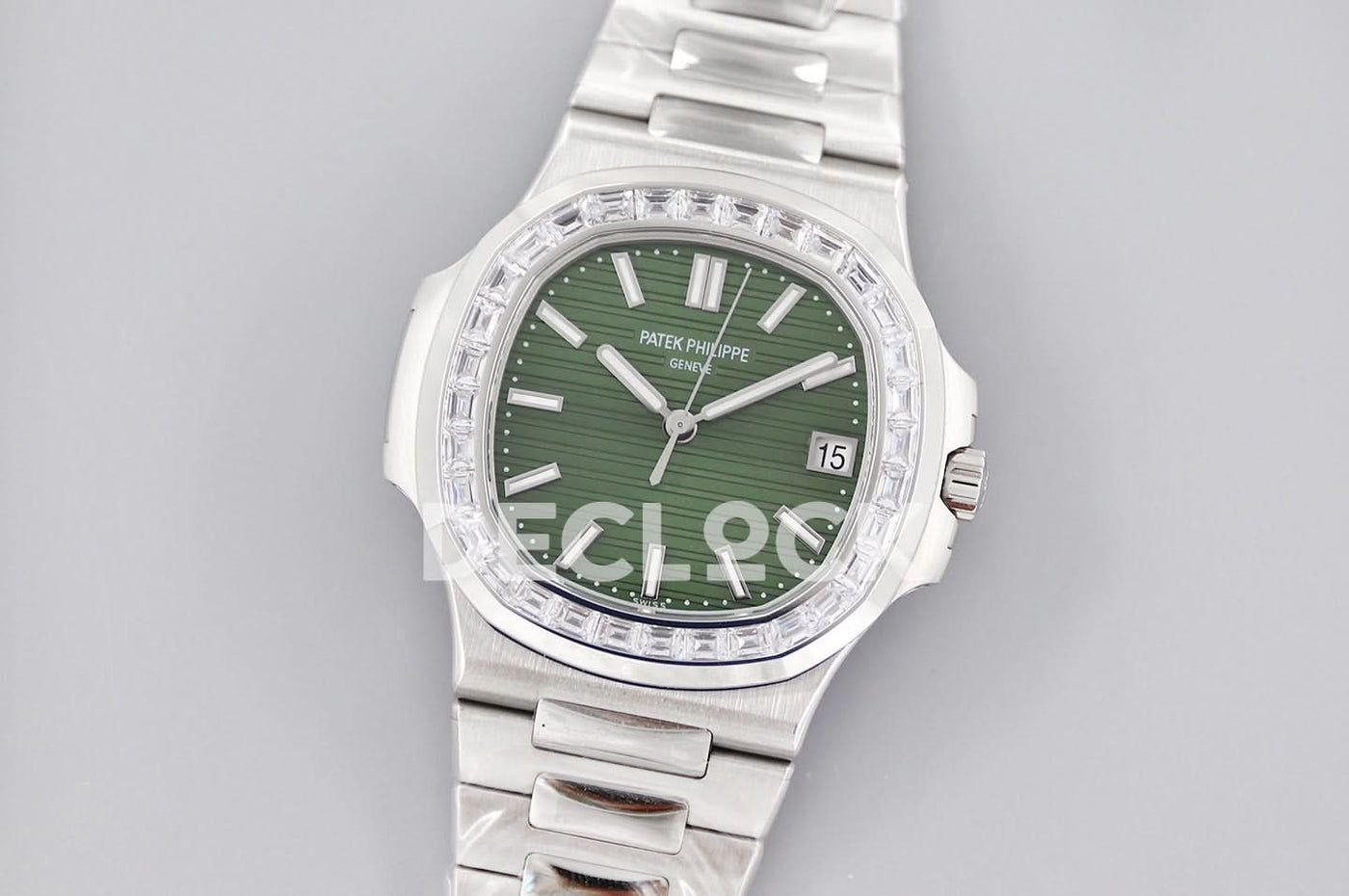 Nautilus 5711/1A Green Dial Diamond Bezel