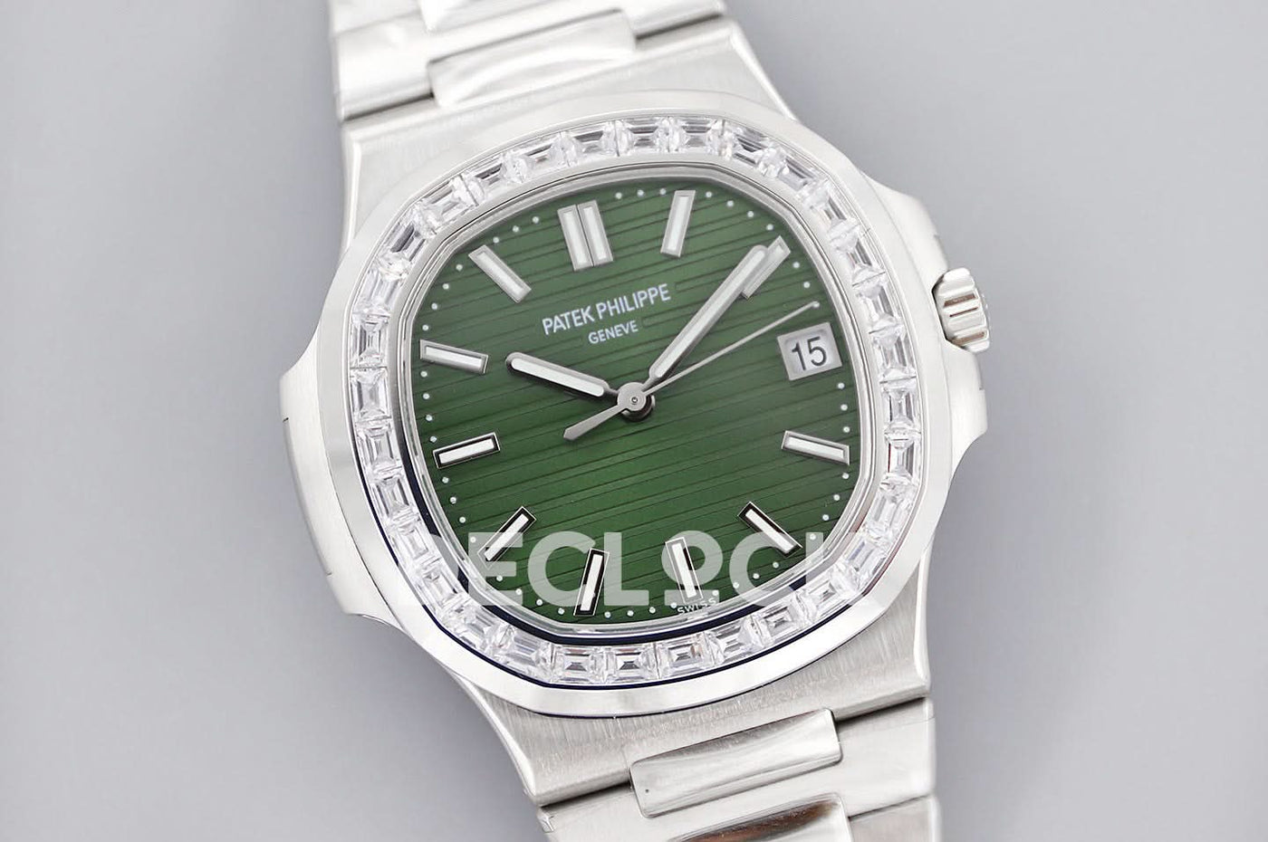 Nautilus 5711/1A Green Dial Diamond Bezel
