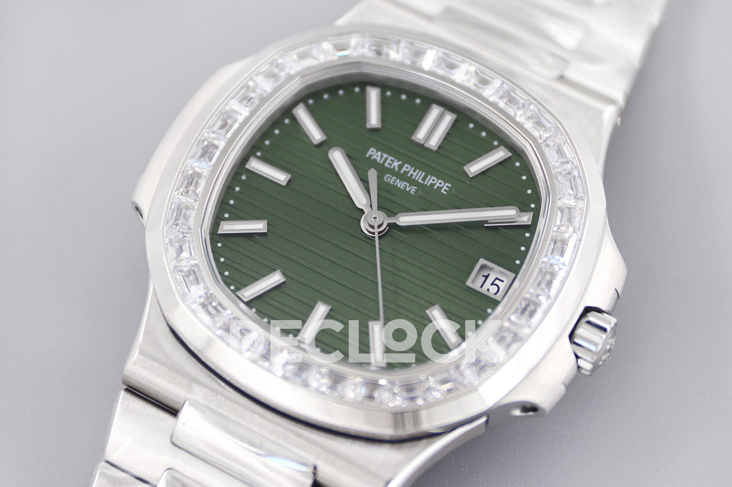 Nautilus 5711/1A Green Dial Diamond Bezel
