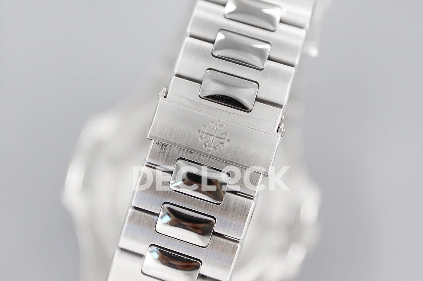 Nautilus 5711/1A Green Dial Diamond Bezel