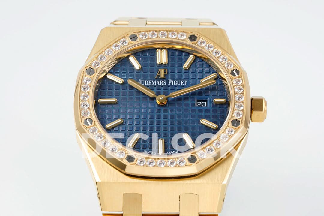 Royal Oak 33mm 67651OR YG Diamond Bezel Blue Dial