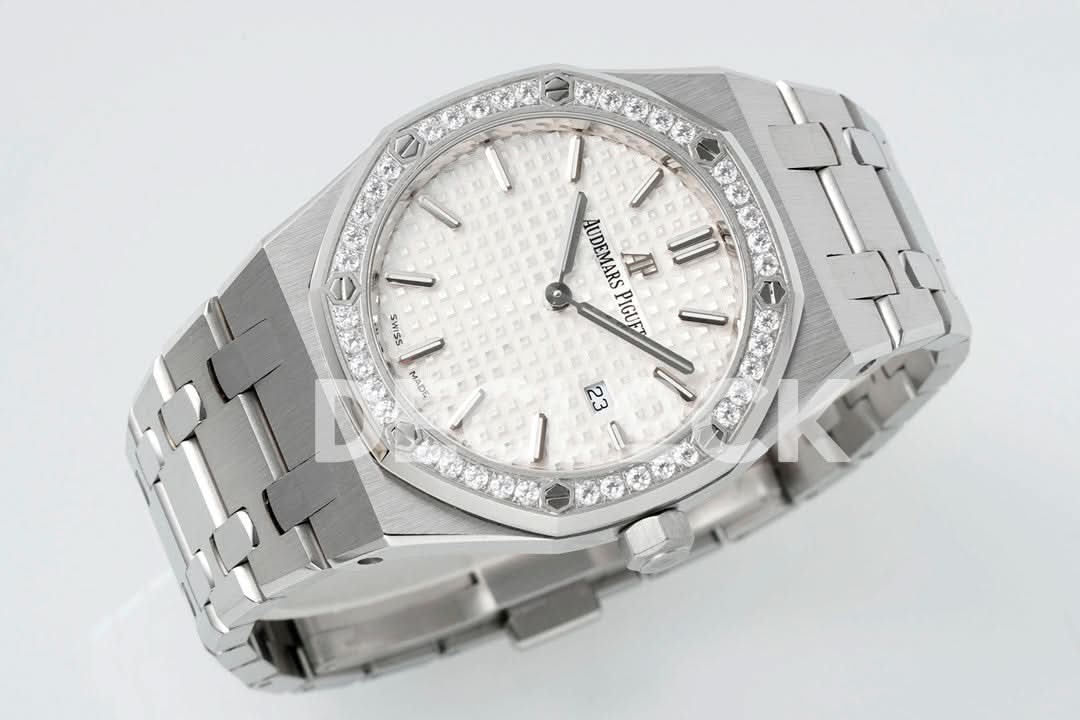 Royal Oak 33mm 67651OR SS Diamond Bezel White Dial