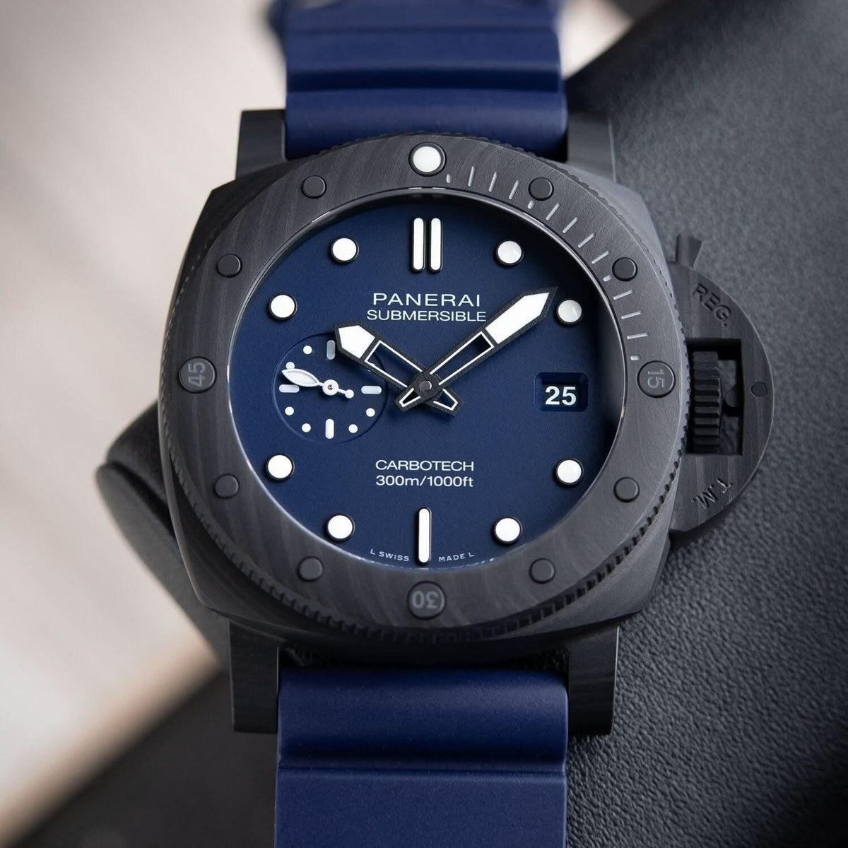Replica Panerai PAM1232 Submersible QuarantaQuattro Carbotech™ Blu Abisso 44mm |  Declock.