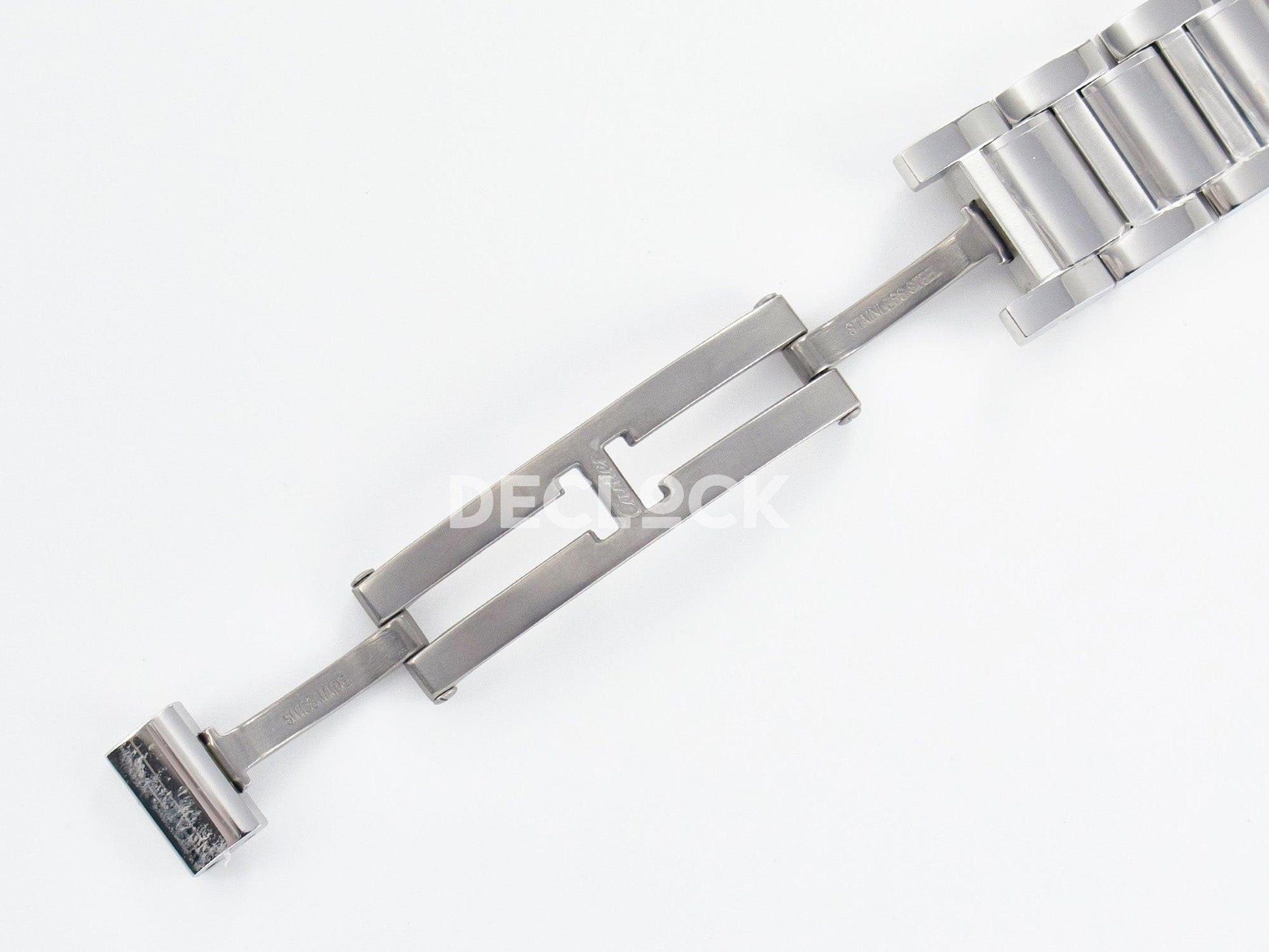 Replica Cartier Tank Must SS 33.7mm White Dial on SS Bracelet |  Declock.
