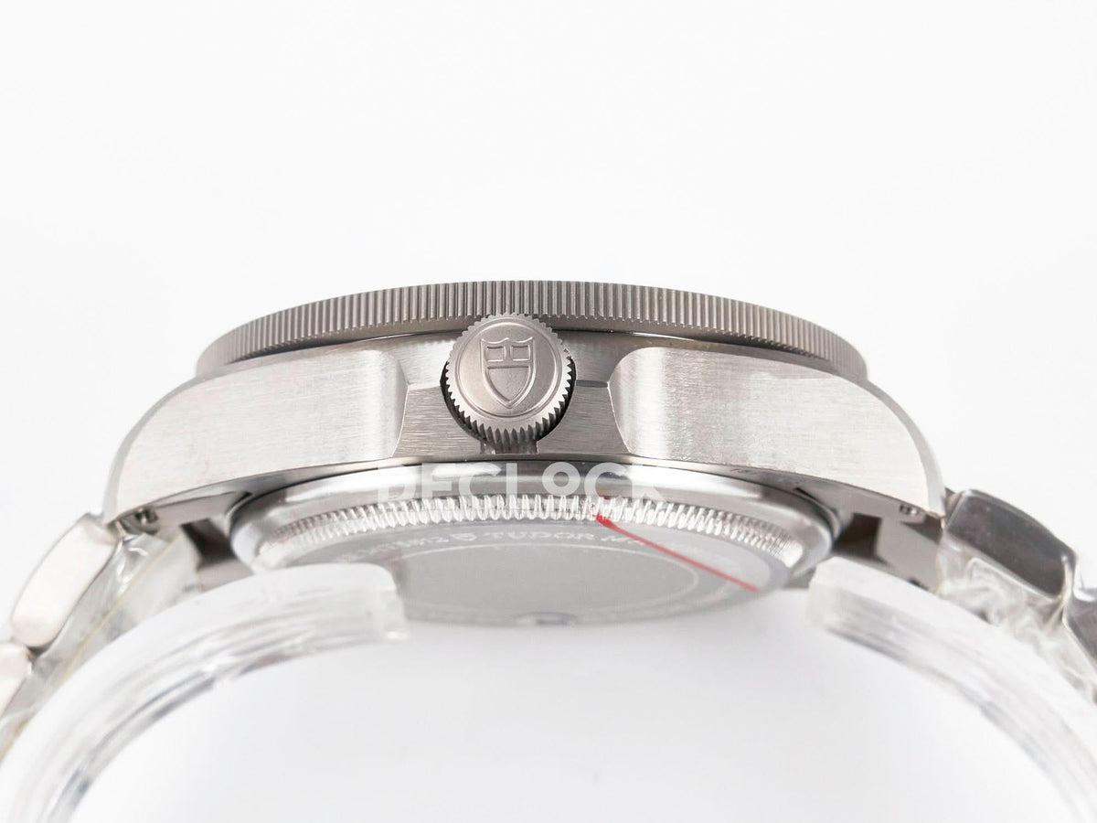 Replica Tudor Blue Pelagos on Titanium Bracelet |  Declock.