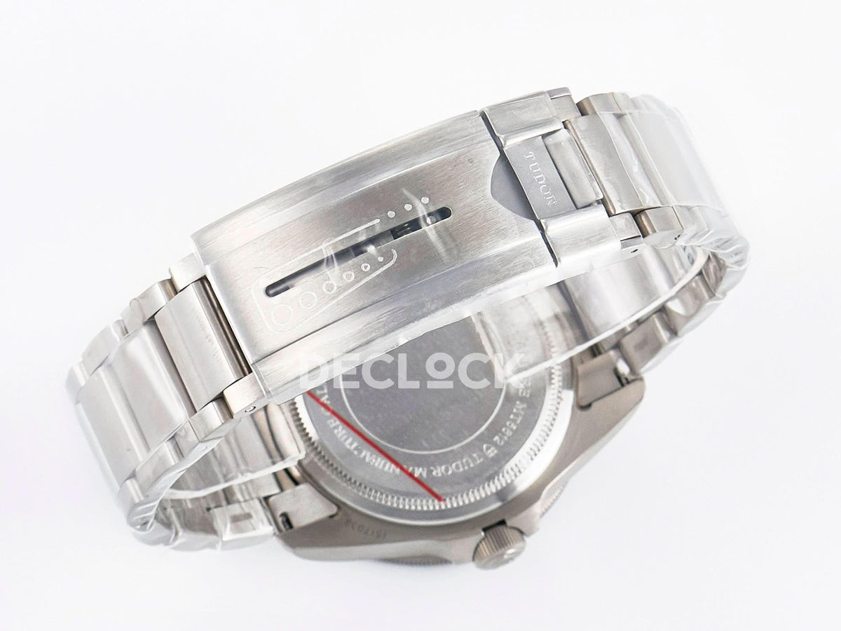 Replica Tudor Blue Pelagos on Titanium Bracelet |  Declock.