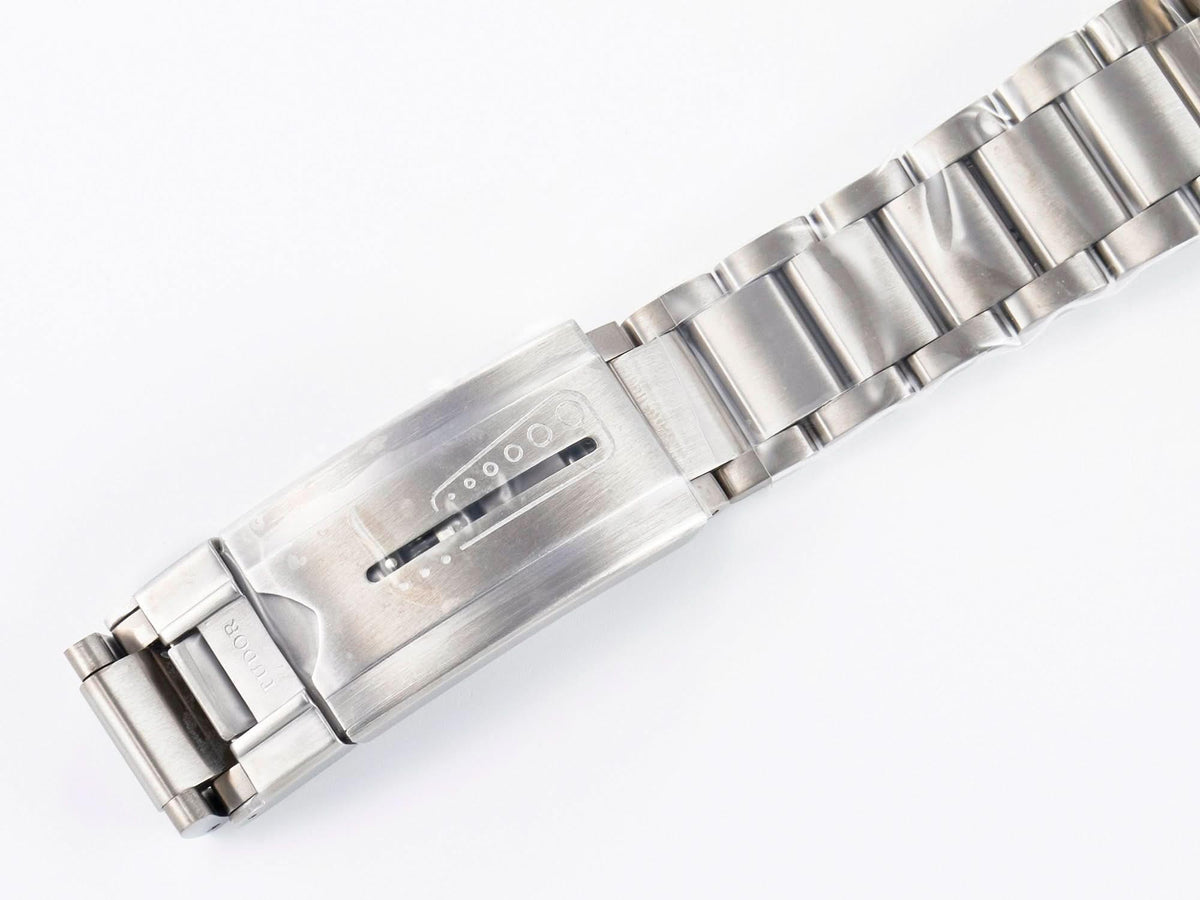 Replica Tudor Blue Pelagos on Titanium Bracelet |  Declock.