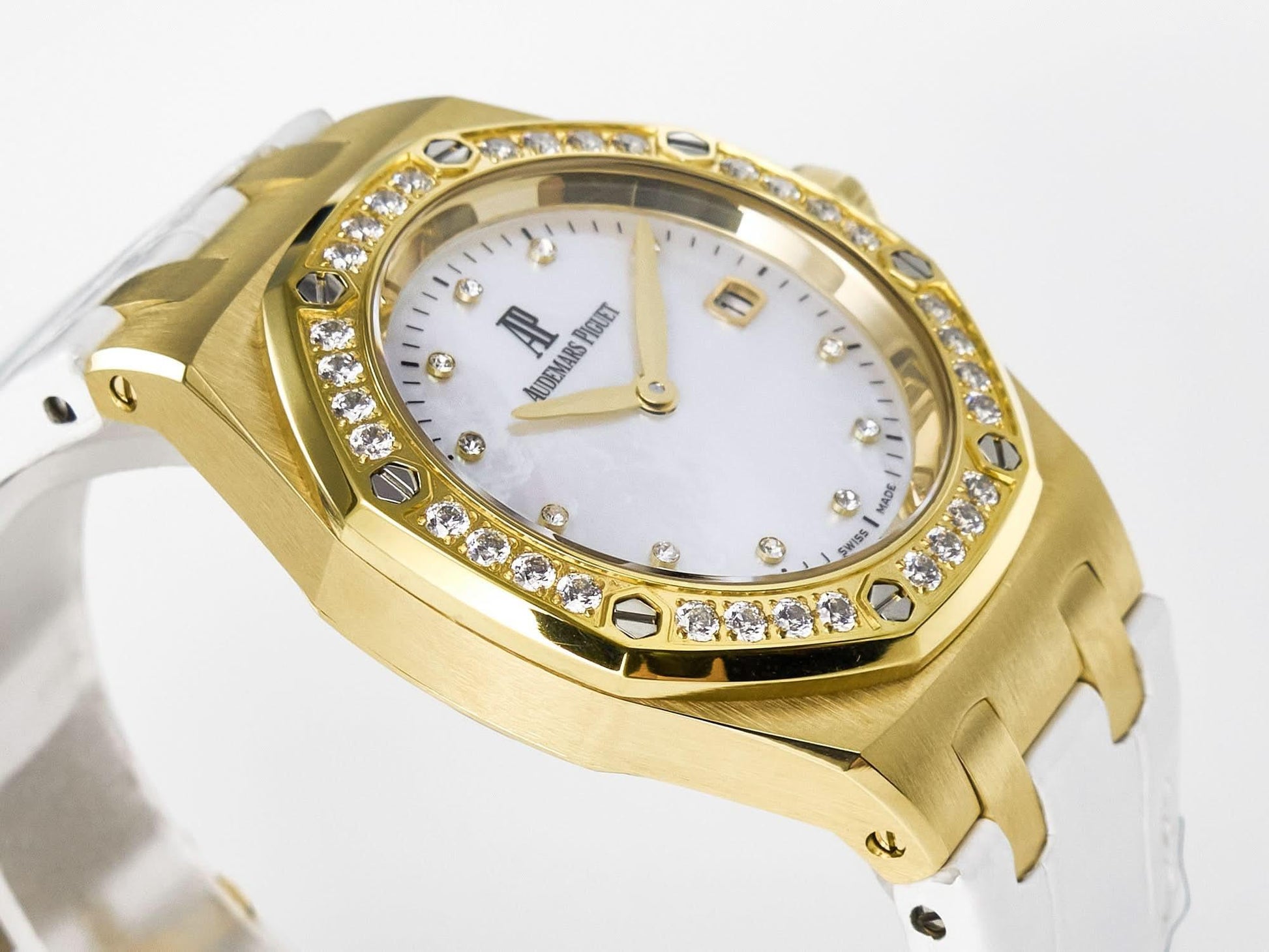 Replica Audemars Pigeut Royal Oak Ladies 33mm YG DRF Best Edition MOP Dial Diamonds Bezel on White Rubber Strap |  Declock.