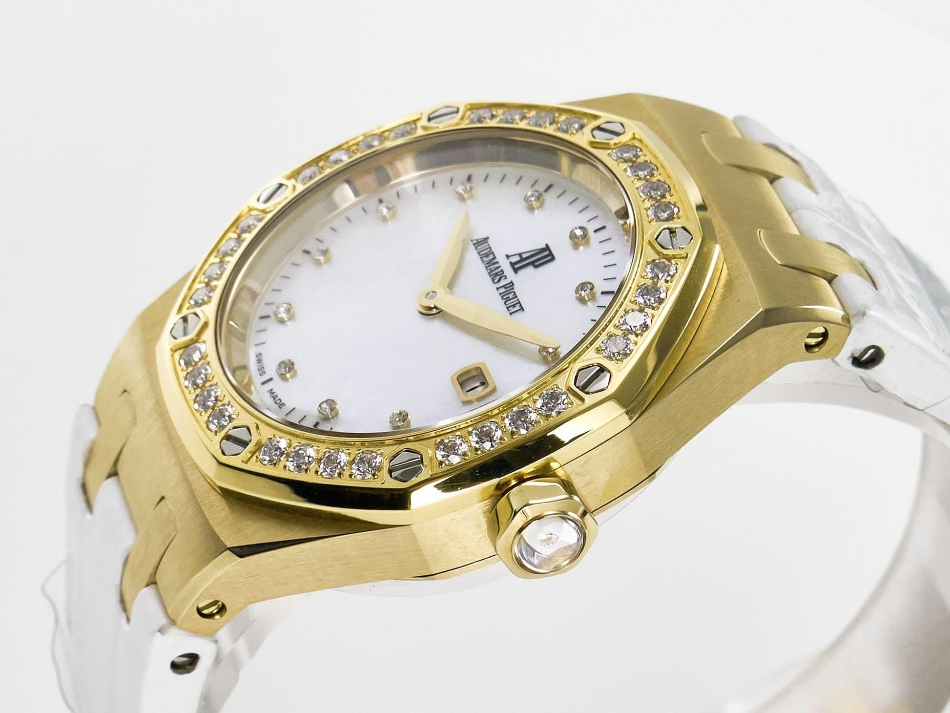 Replica Audemars Pigeut Royal Oak Ladies 33mm YG DRF Best Edition MOP Dial Diamonds Bezel on White Rubber Strap |  Declock.