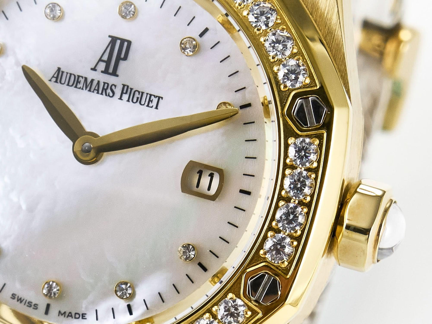 Replica Audemars Pigeut Royal Oak Ladies 33mm YG DRF Best Edition MOP Dial Diamonds Bezel on White Rubber Strap |  Declock.