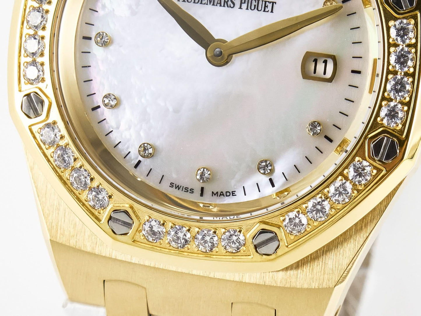 Replica Audemars Pigeut Royal Oak Ladies 33mm YG DRF Best Edition MOP Dial Diamonds Bezel on White Rubber Strap |  Declock.