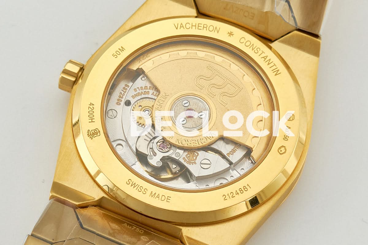Les Historiques 222 Champagne Dial in Yellow Gold