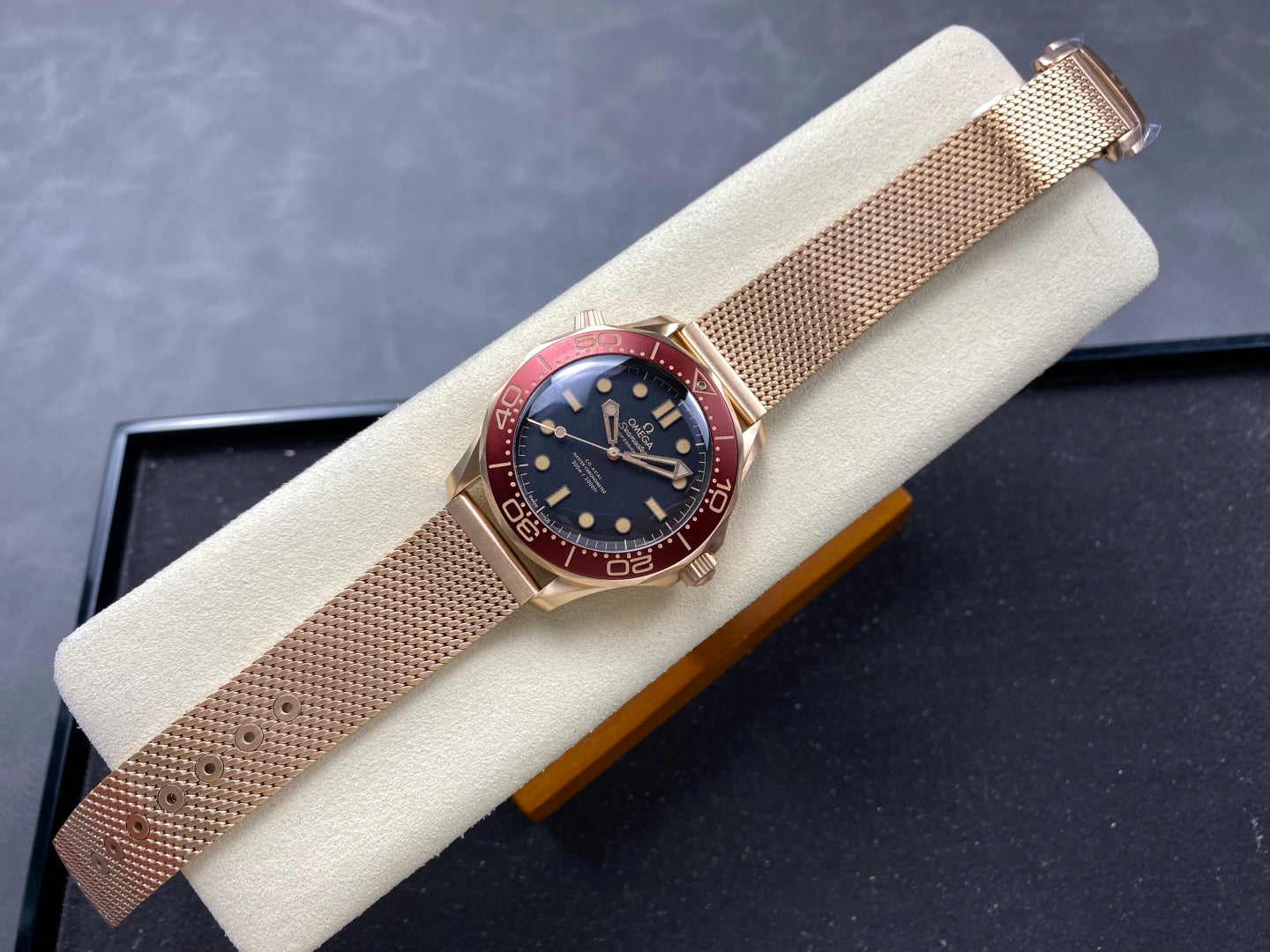 Seamaster 300m 2025 42mm RG/RG Black Dial