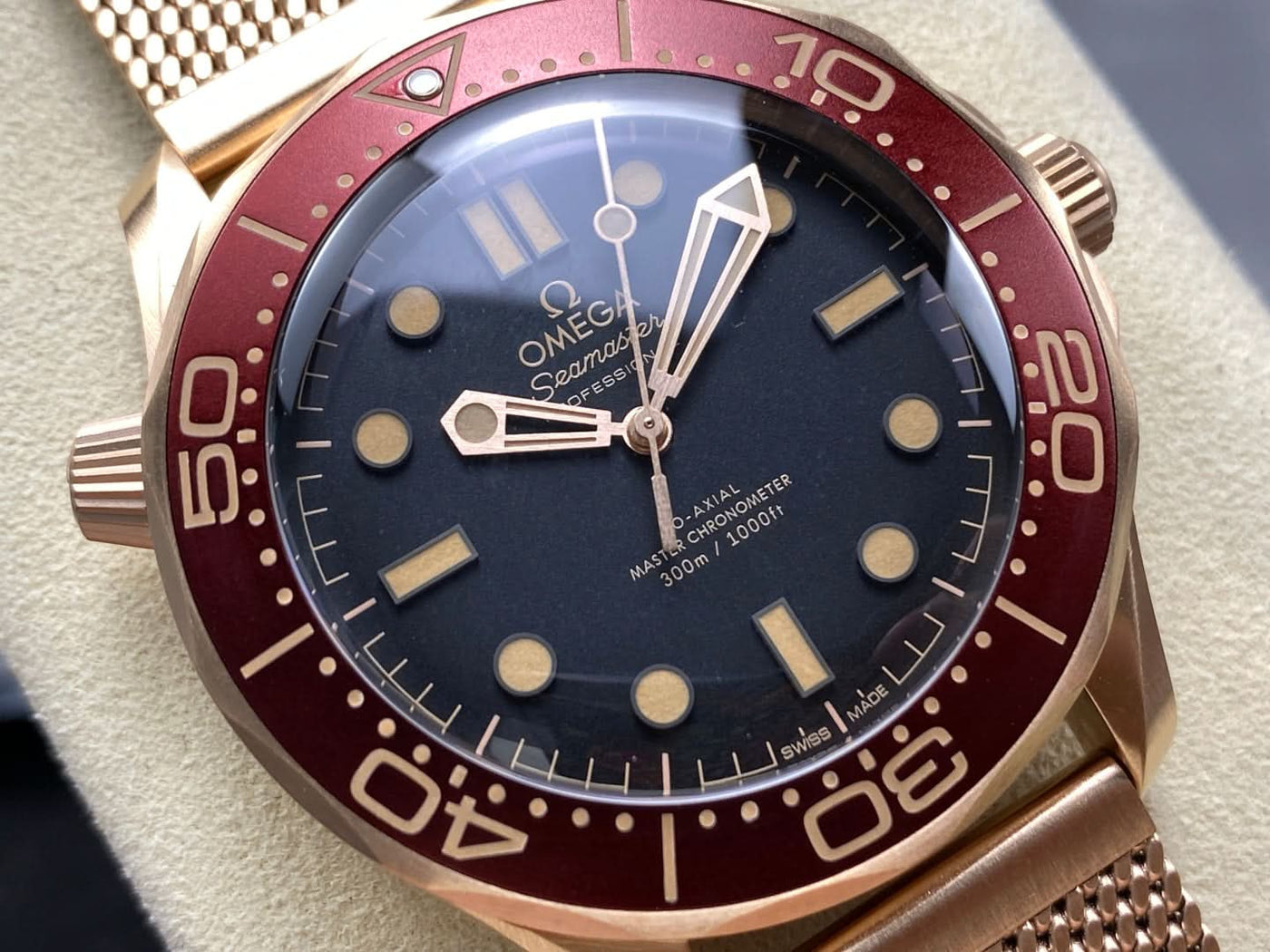 Seamaster 300m 2025 42mm RG/RG Black Dial