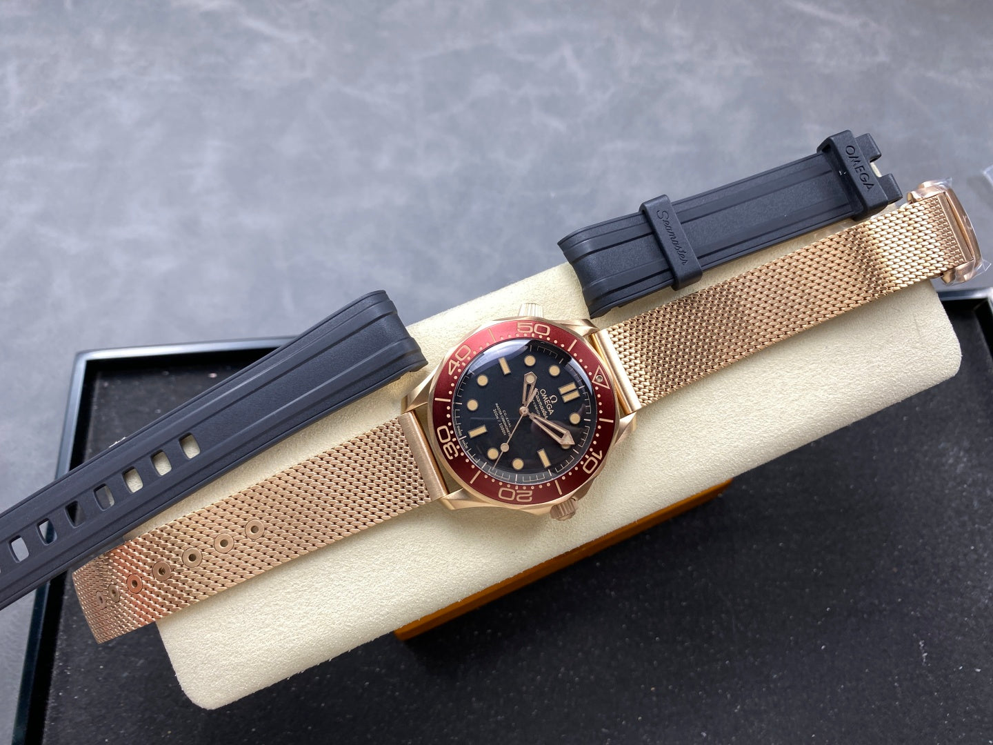 Seamaster 300m 2025 42mm RG/RG Black Dial