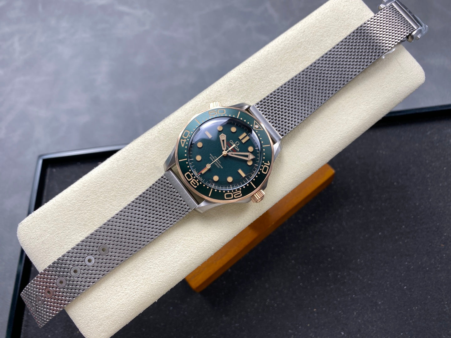 Seamaster 300m 2025 42mm RG/SS Green Dial