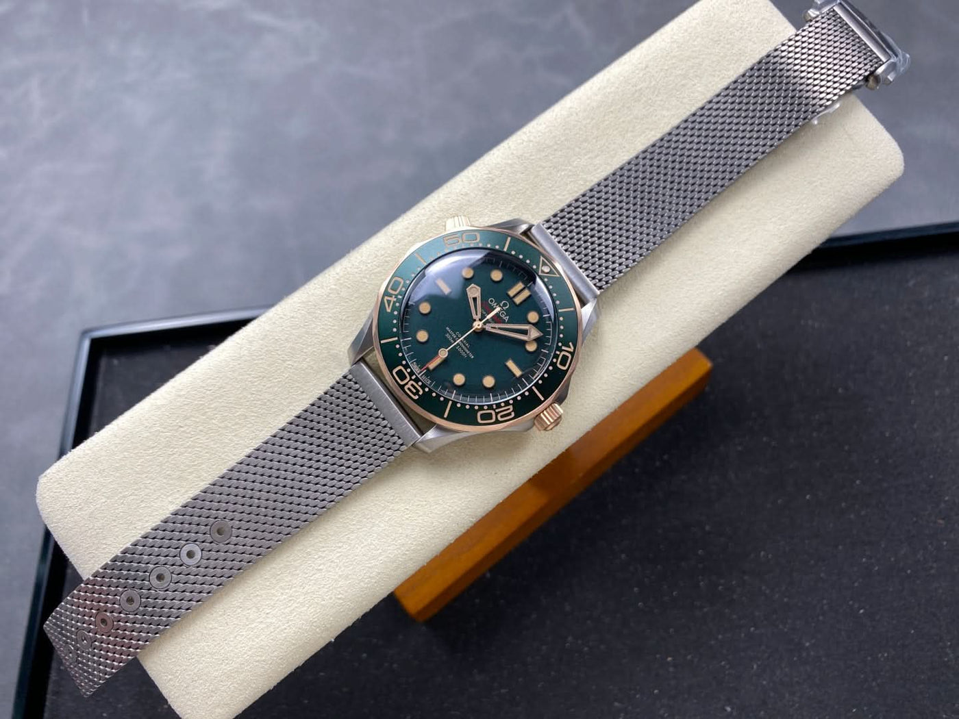 Seamaster 300m 2025 42mm RG/SS Green Dial