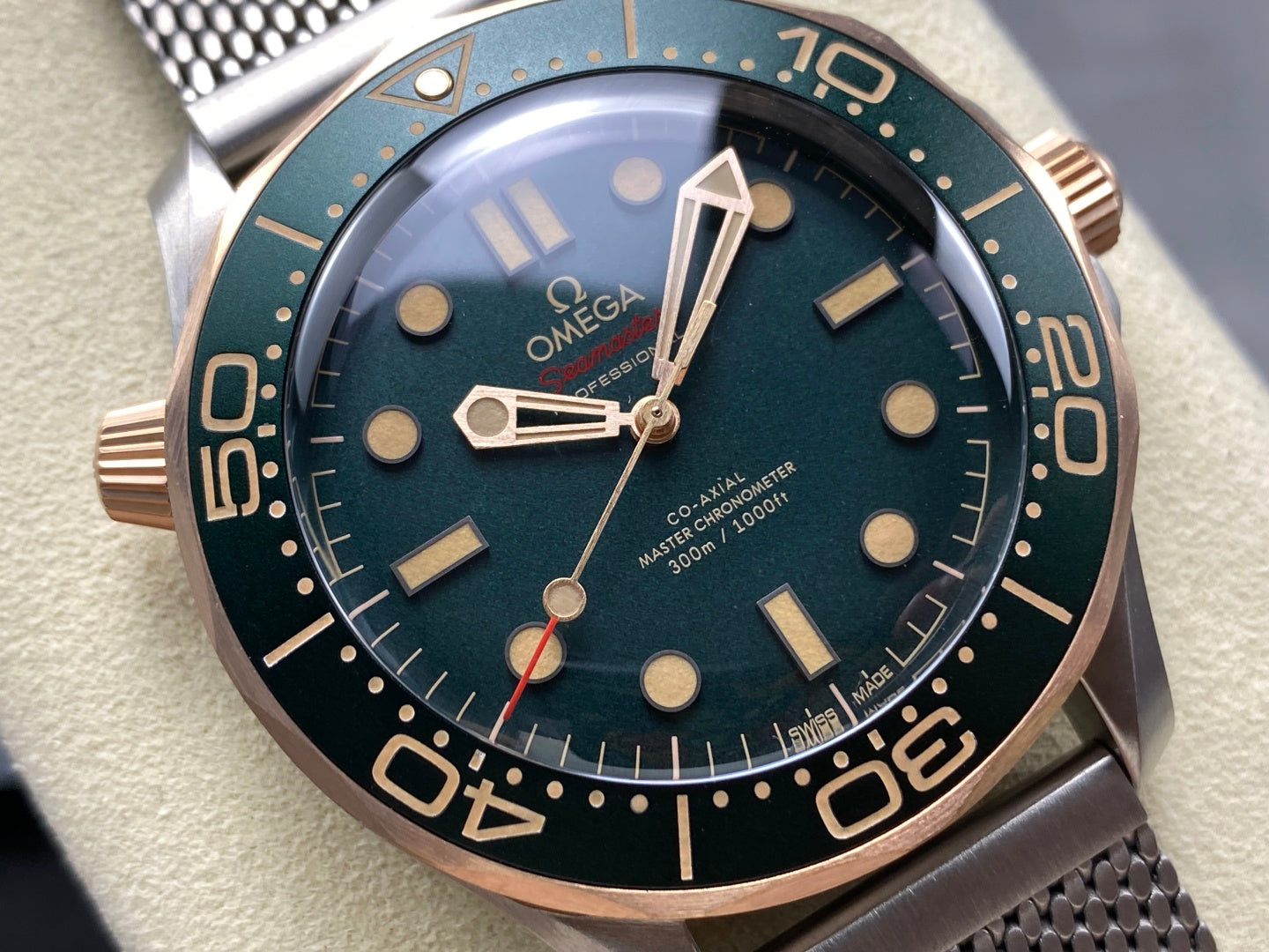 Seamaster 300m 2025 42mm RG/SS Green Dial