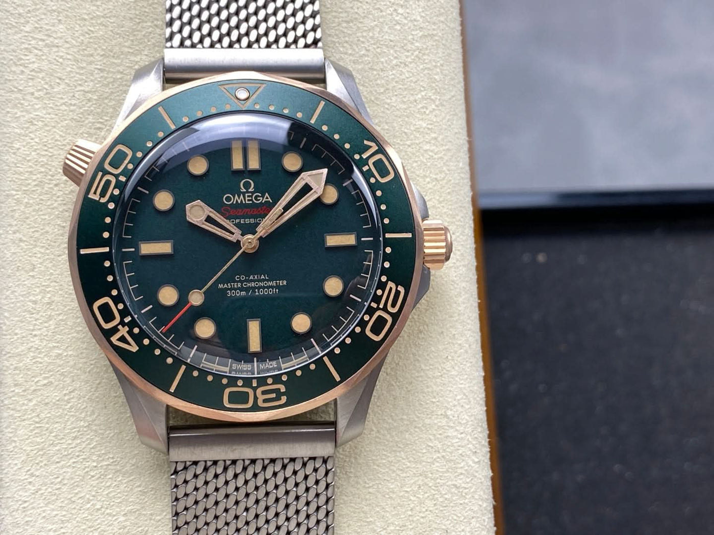 Seamaster 300m 2025 42mm RG/SS Green Dial