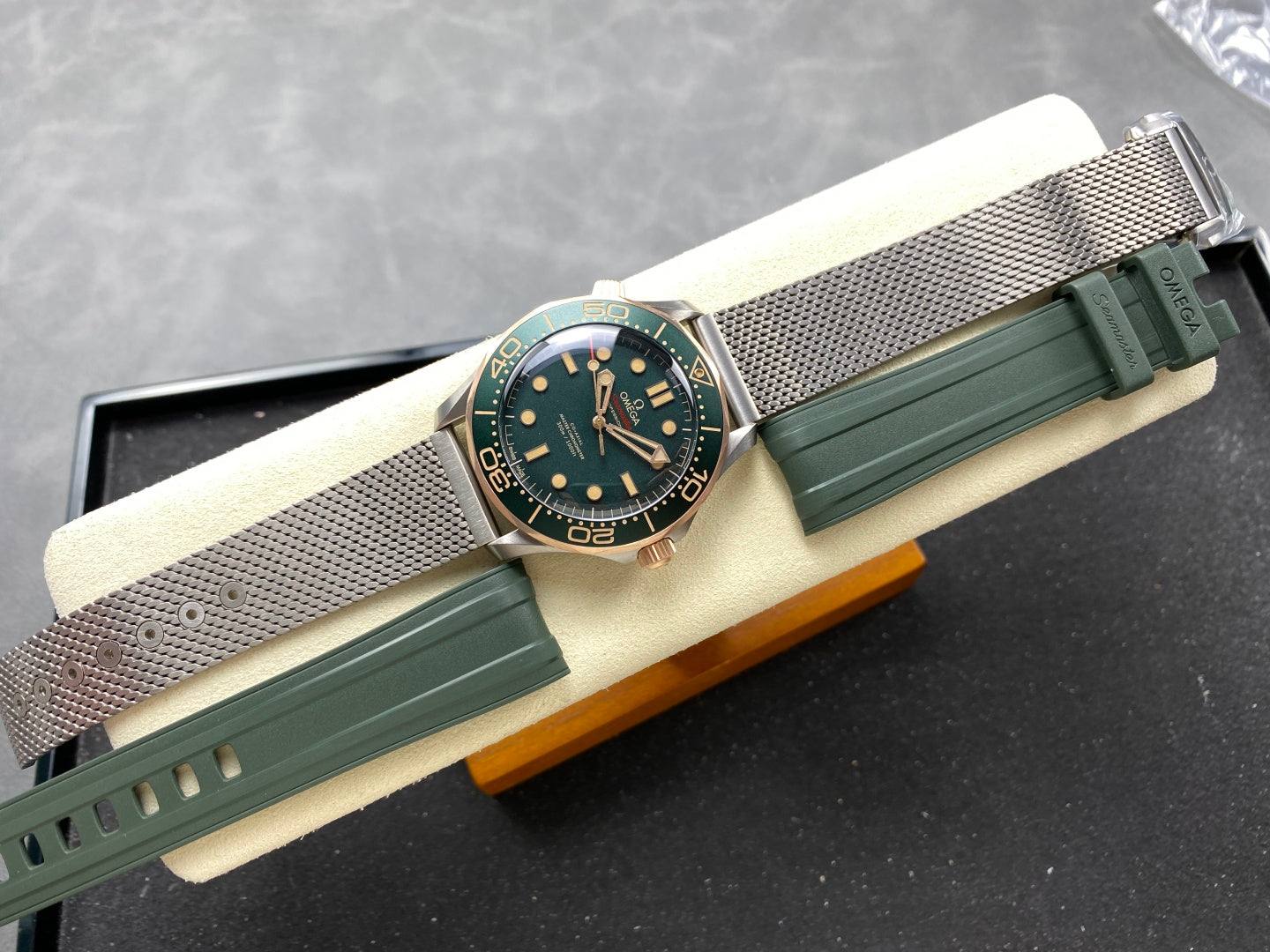 Seamaster 300m 2025 42mm RG/SS Green Dial