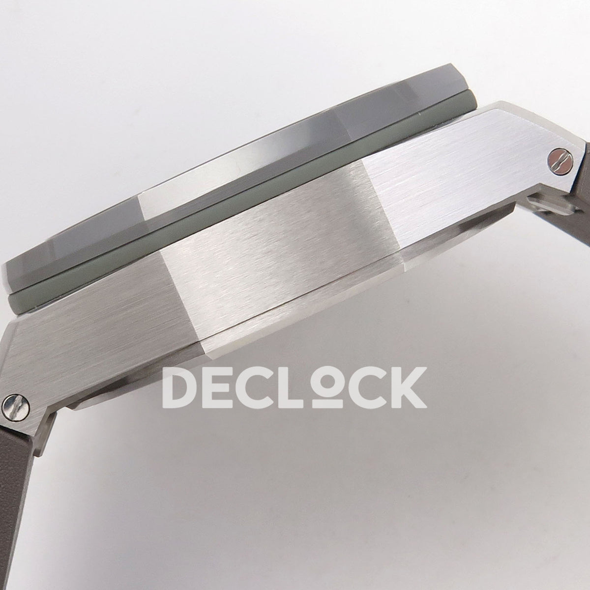 Audemars Piguet Royal Oak Offshore 26420 DDF replica - brushed stainless steel case profile and original screws