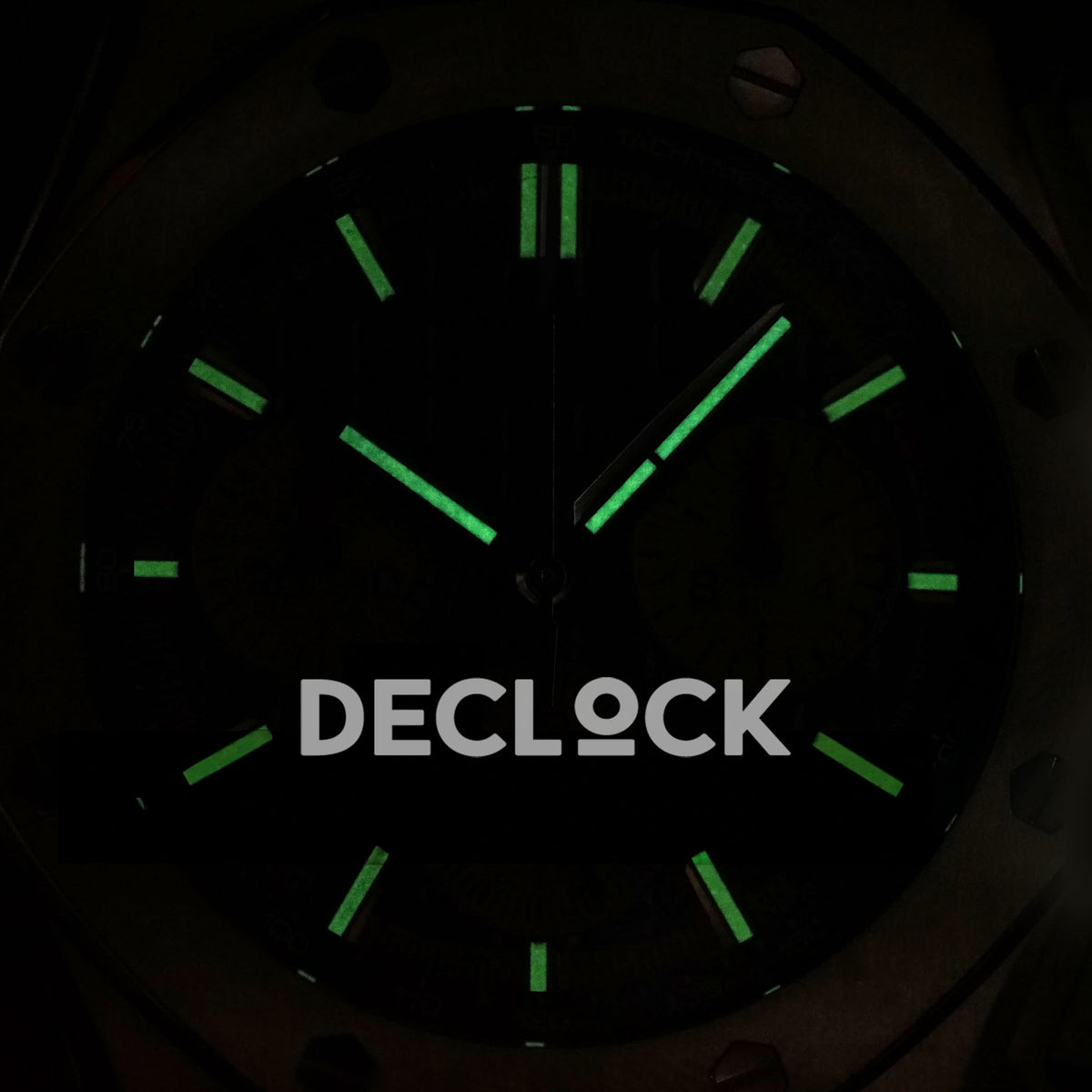 Audemars Piguet Royal Oak Offshore 26420 DDF replica - original green luminous hands and hour markers photographed in darkness