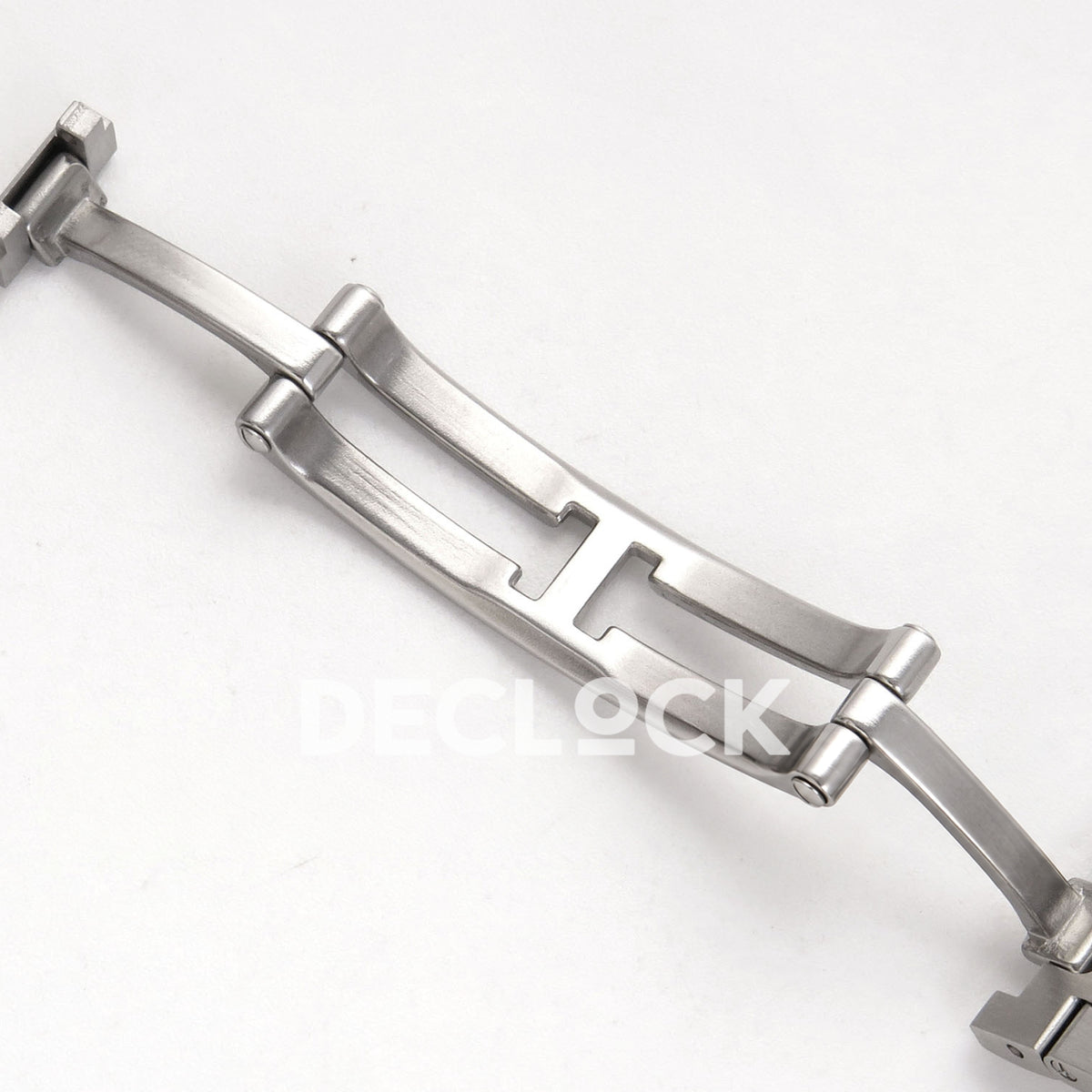 Cartier Santos 27mm 8848F with gray dial and stainless steel bracelet, folding clasp detail