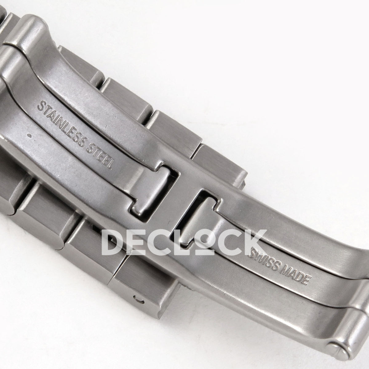 Cartier Santos 27mm 8848F with red dial and steel/rose gold bracelet, clasp engraving