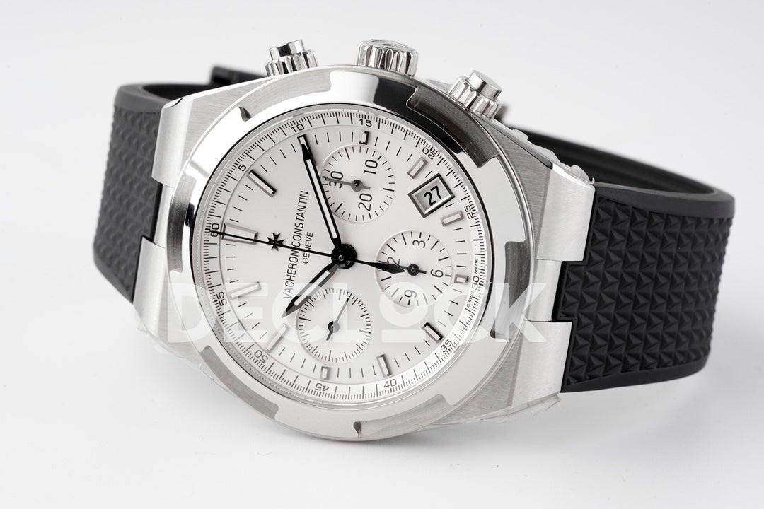 Overseas 5520V WG White Dial On Black Rubber Strap