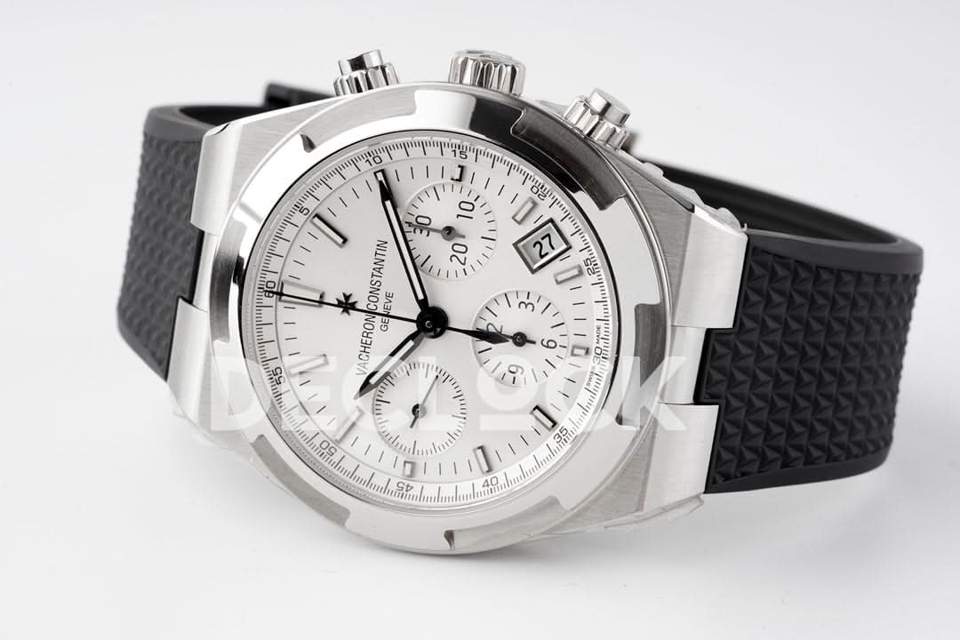 Overseas 5520V WG White Dial On Black Rubber Strap
