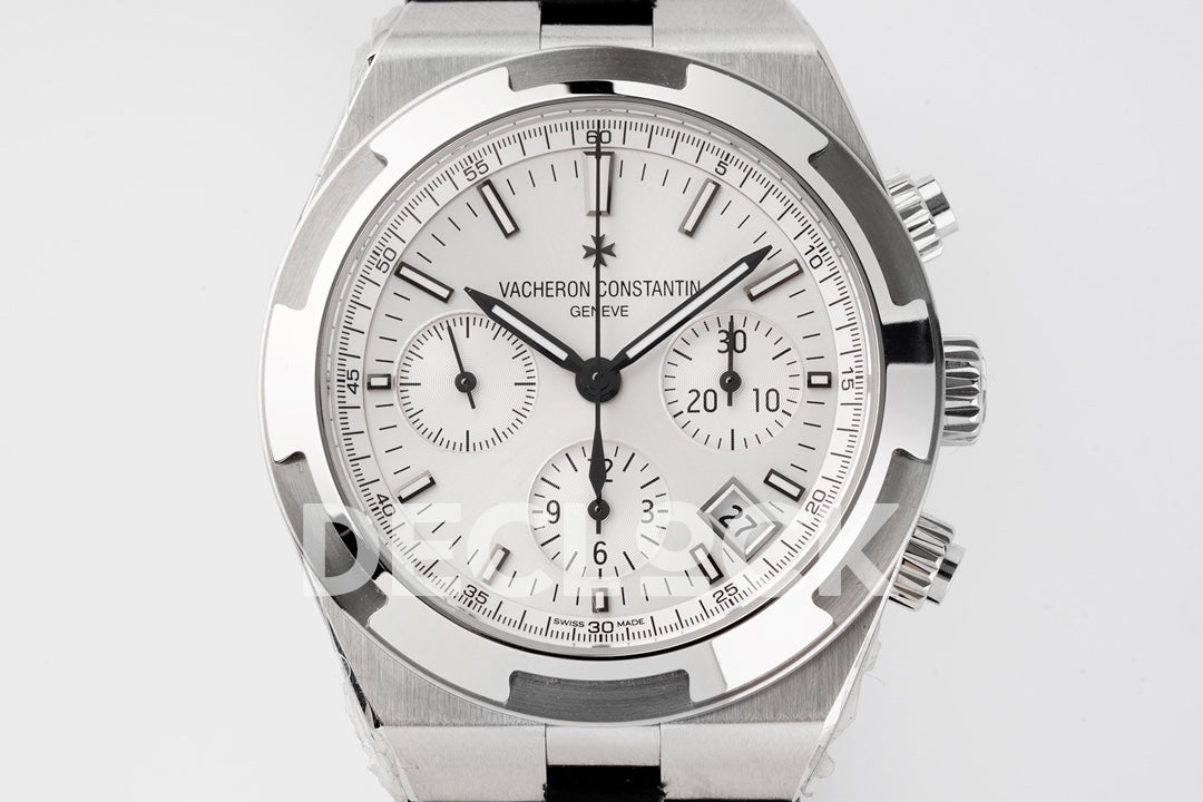 Overseas 5520V WG White Dial On Black Rubber Strap