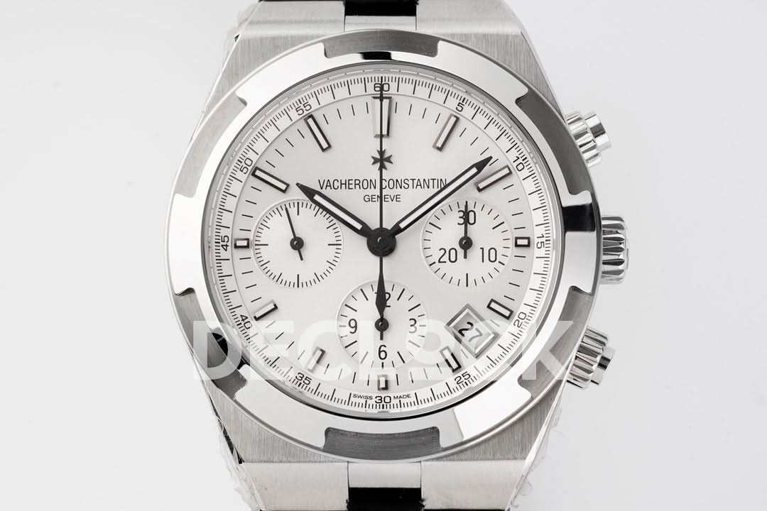 Overseas 5520V WG White Dial On Black Rubber Strap