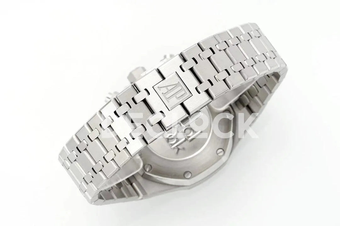 Replica Audemars Pigeut Royal Oak Self-Winding Chronograph White Dial in Steel
