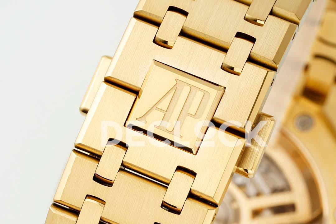 Replica Audemars Pigeut Royal Oak Chrono 26240 YG Dial on YG Bracelet |  Declock.