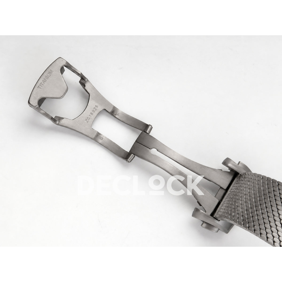 Omega Seamaster Diver 300M No Time To Die ORF titanium mesh 8806 Free Sprung — open clasp interior