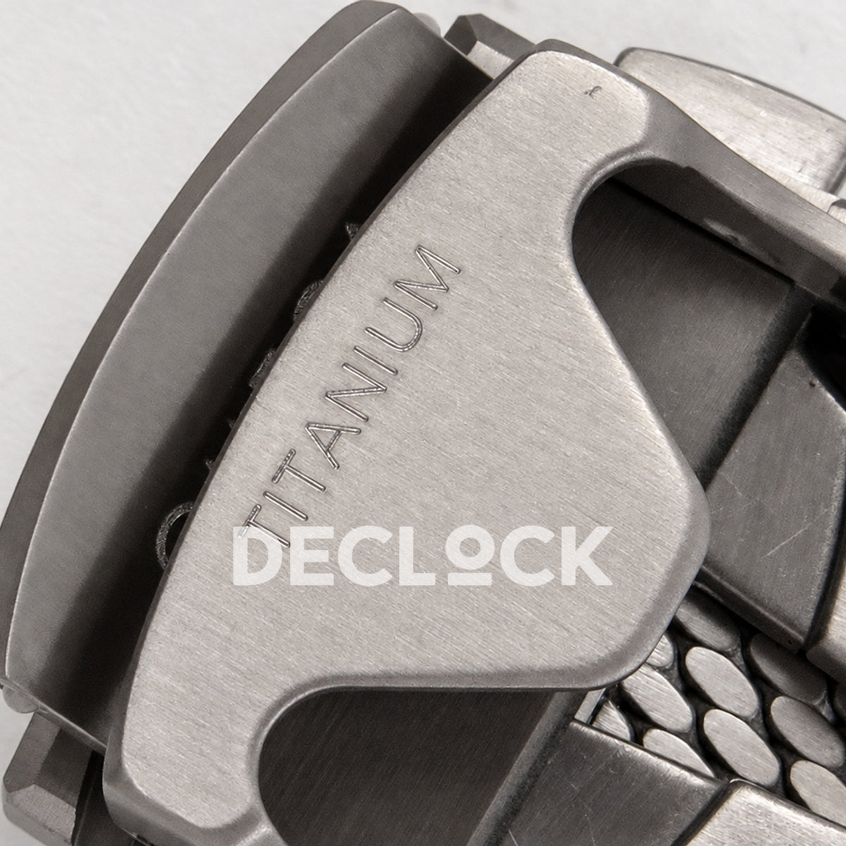 Omega Seamaster Diver 300M No Time To Die ORF titanium mesh 8806 Free Sprung — titanium clasp detail