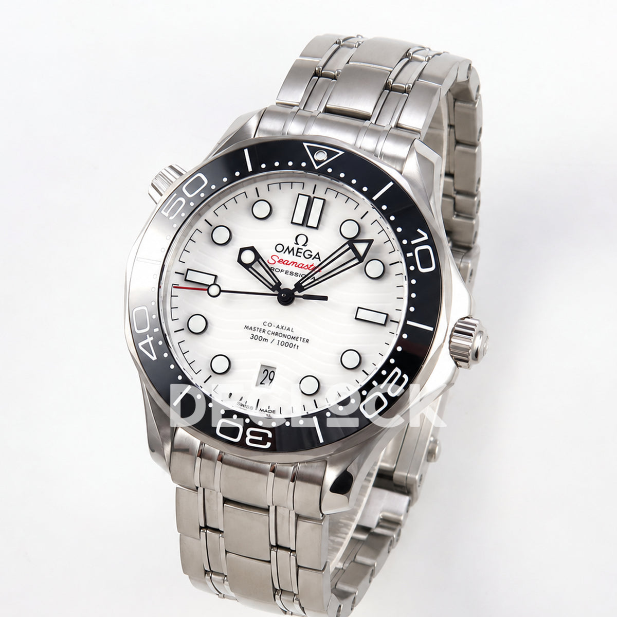 Omega Seamaster Diver 300M ORF white dial steel 8800 Free Sprung — angled dial view