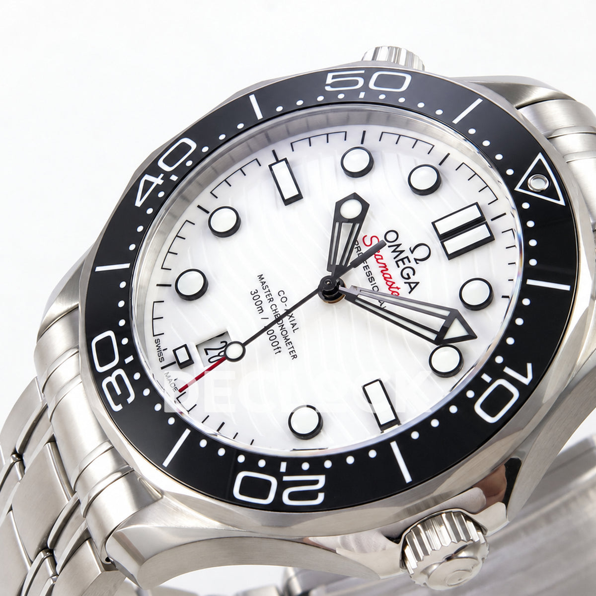 Omega Seamaster Diver 300M ORF white dial steel 8800 Free Sprung — crown side dial view