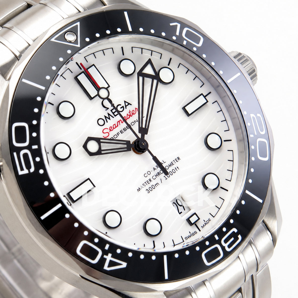 Omega Seamaster Diver 300M ORF white dial steel 8800 Free Sprung — dial detail