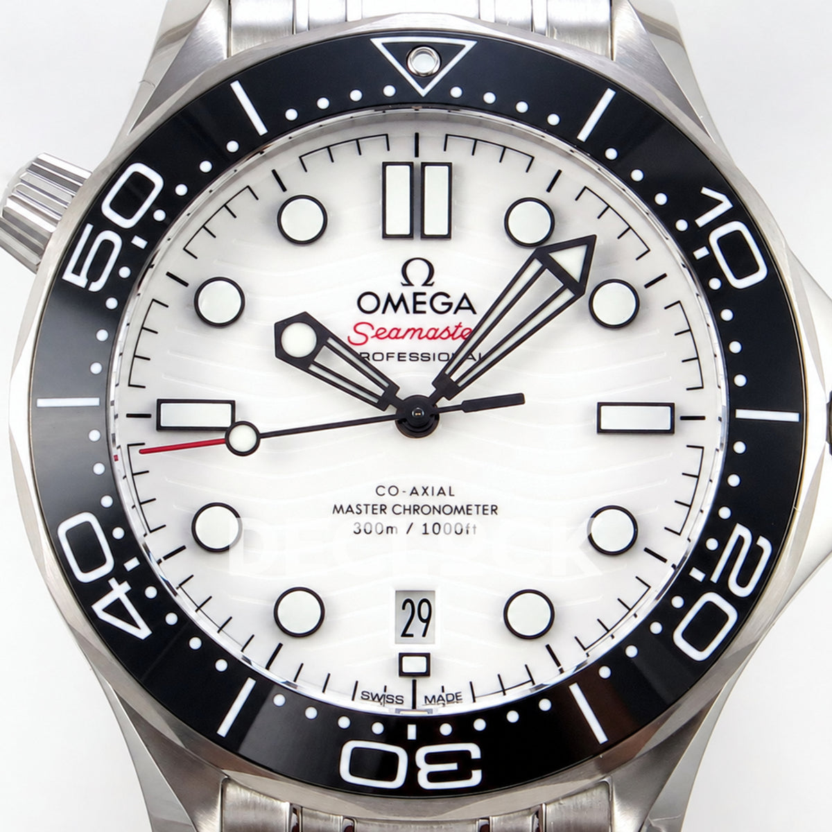 Omega Seamaster Diver 300M ORF white dial steel 8800 Free Sprung — front dial close up
