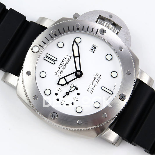 Panerai Submersible Bianco PAM02223 White Black Rubber VSF P900 replica - dial angle right