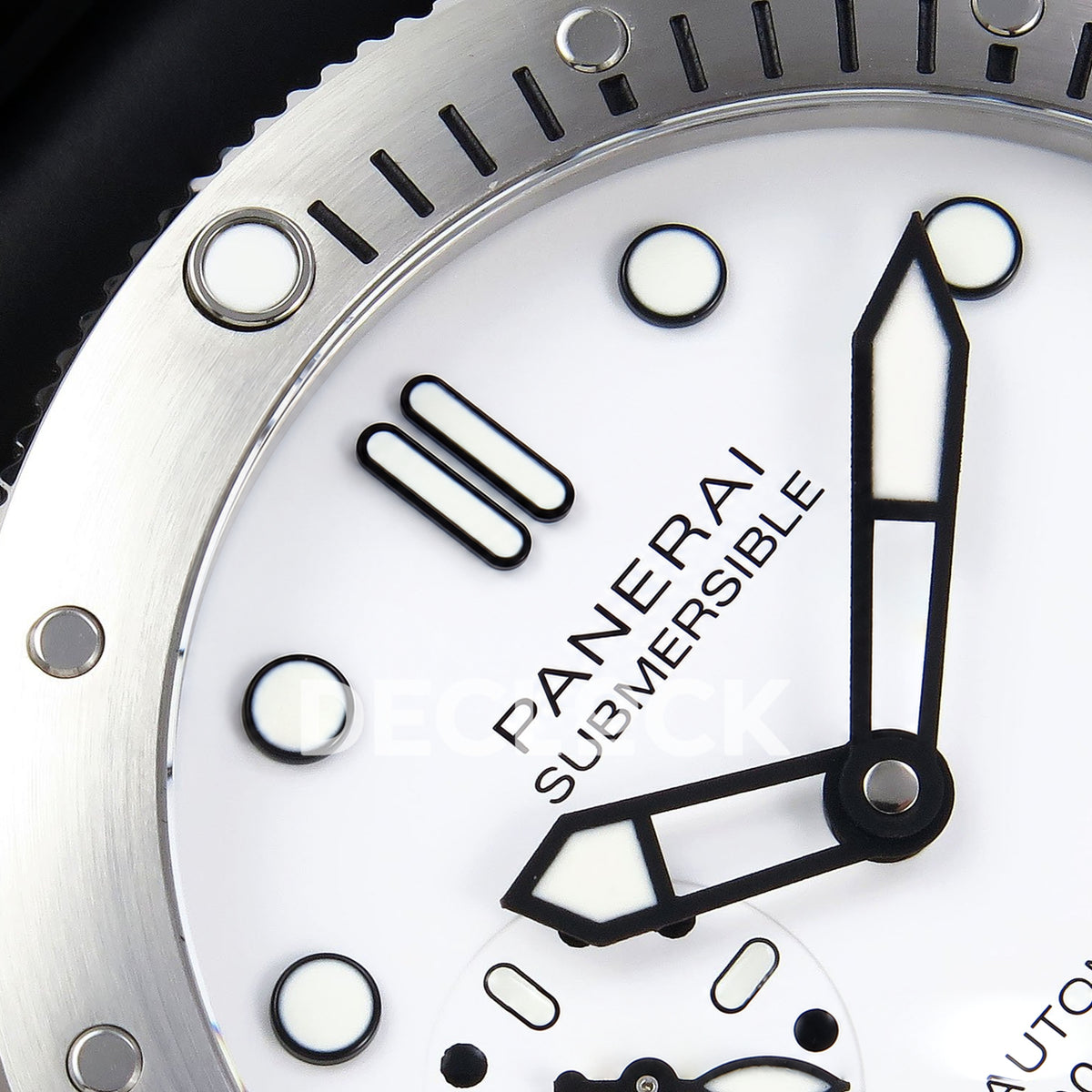 Panerai Submersible Bianco PAM02223 White Black Rubber VSF P900 replica - upper dial detail