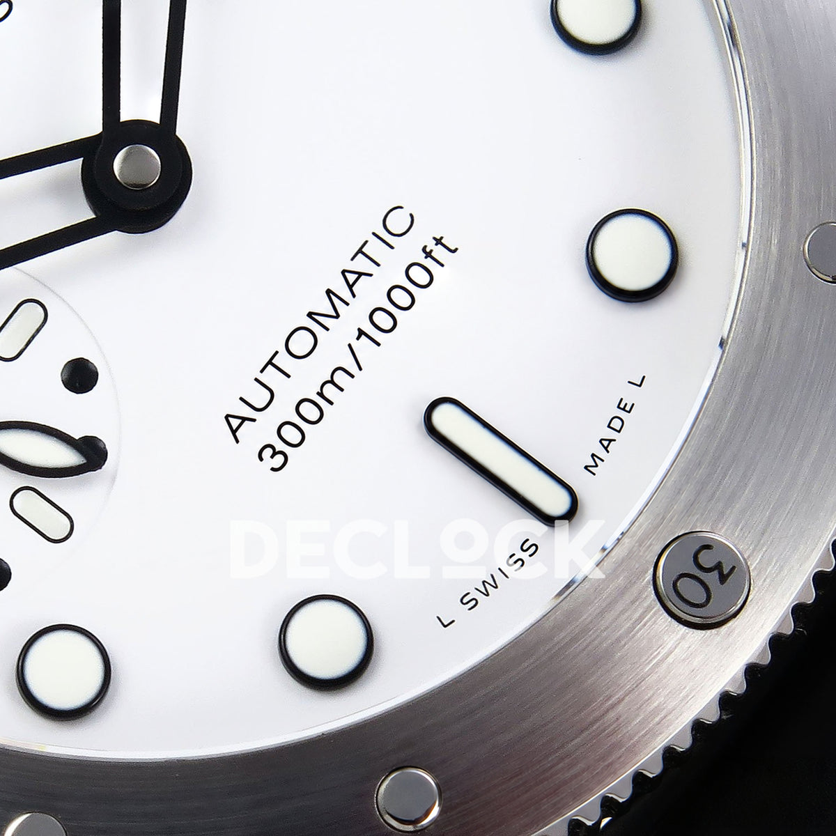 Panerai Submersible Bianco PAM02223 White Black Rubber VSF P900 replica - lower dial detail