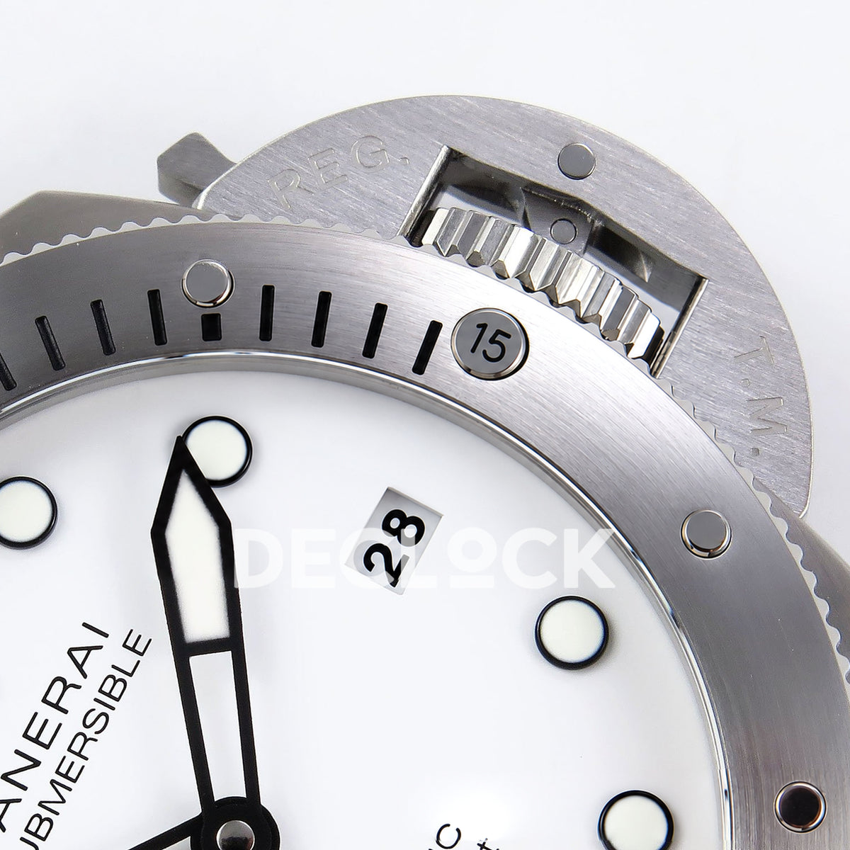 Panerai Submersible Bianco PAM02223 White Black Rubber VSF P900 replica - crown date detail