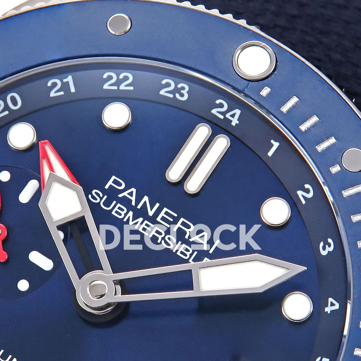 Panerai Submersible GMT Luna Rossa Titanio PAM01507 Blue Dial VSF P900 replica - upper dial detail