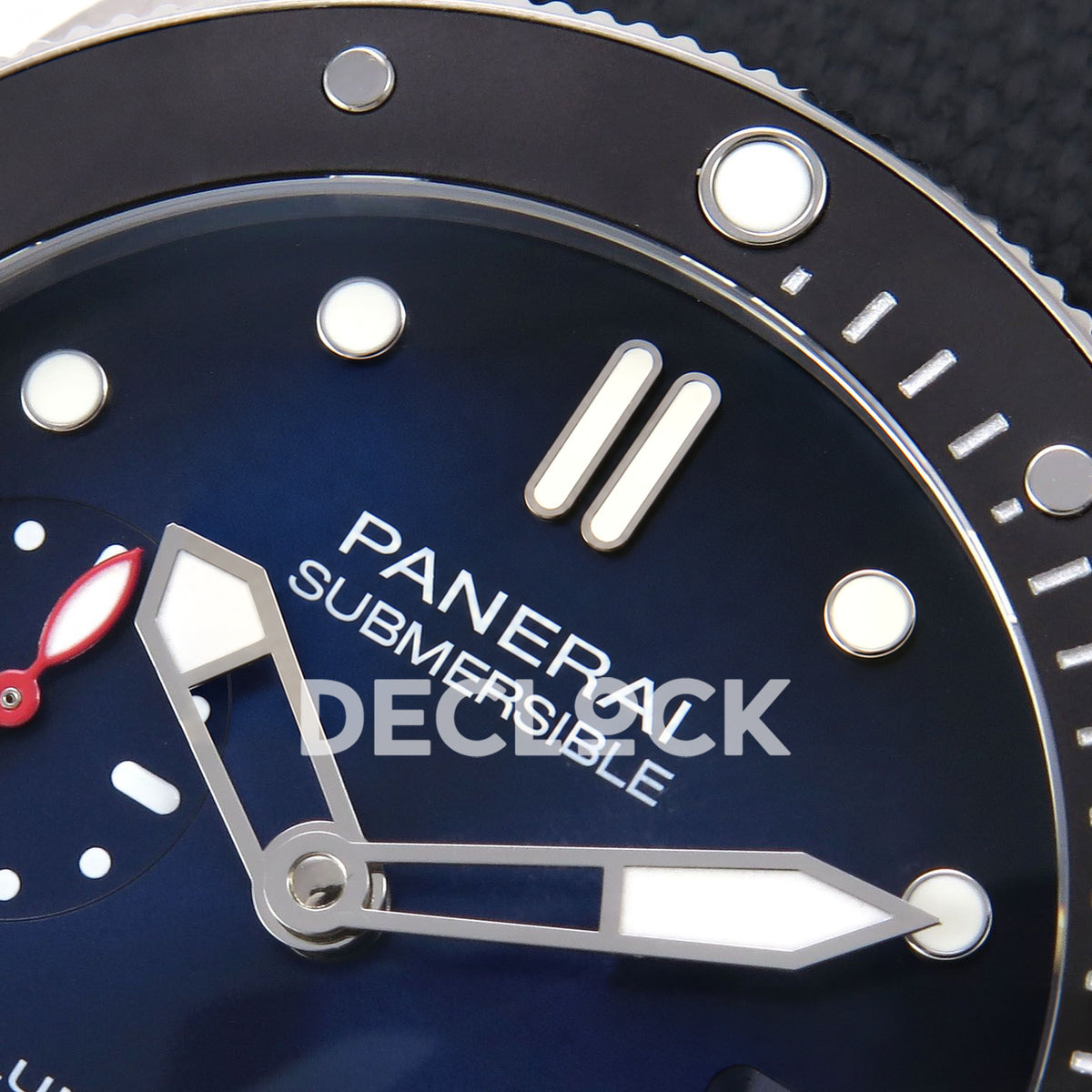 Panerai Submersible Luna Rossa PAM01565 Blue Dial VSF P900 replica - upper dial detail