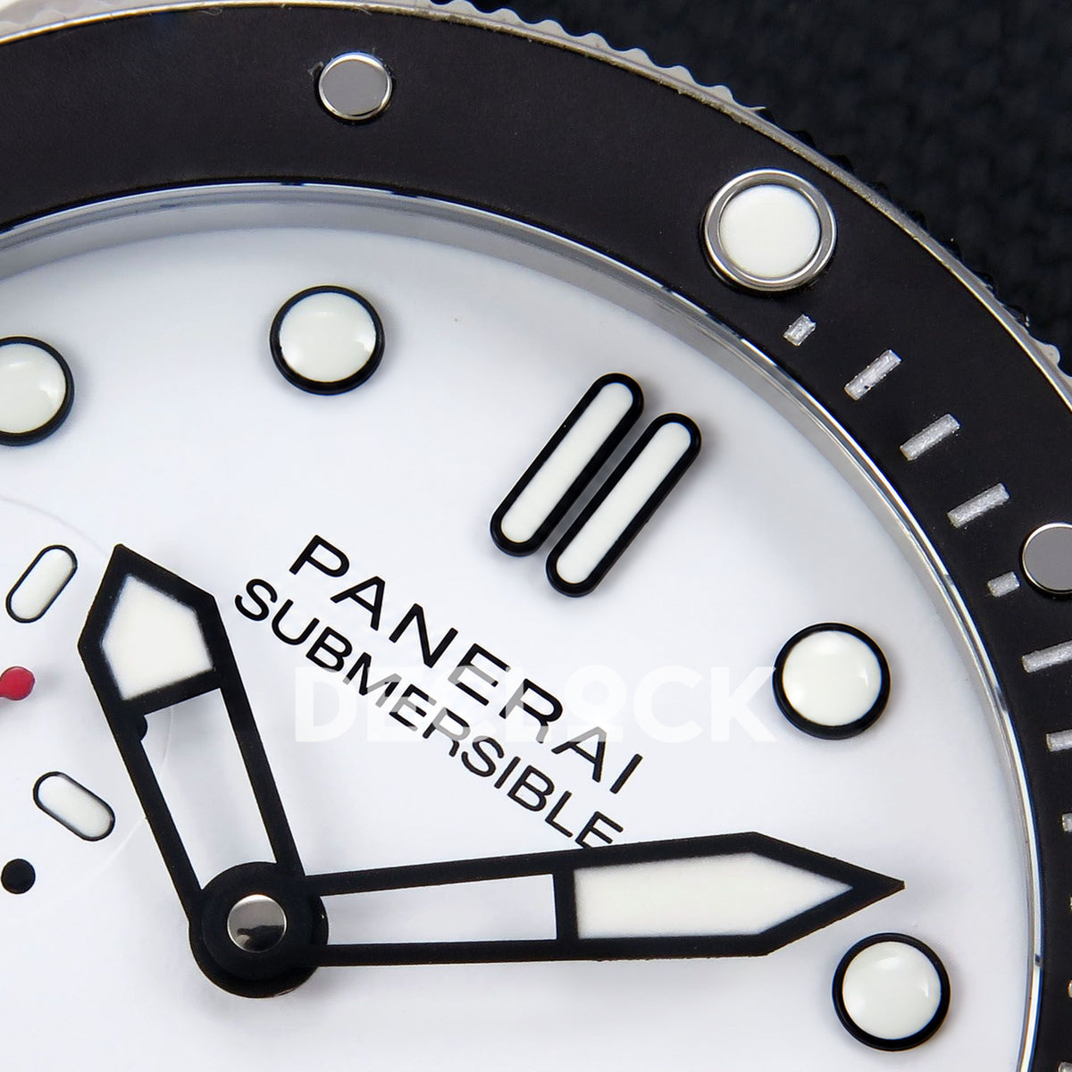 Panerai Submersible Luna Rossa PAM01579 White Dial VSF P900 replica - upper dial detail